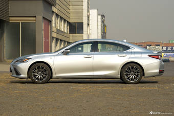 2018款雷克萨斯ES 2.5L自动260 F SPORT