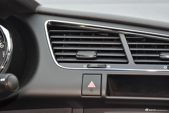 2018款标致3008 2.0L自动经典版