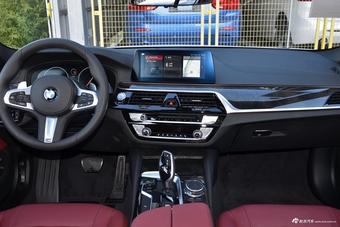 2019款宝马5系2.0T自动530Li 尊享型M运动套装