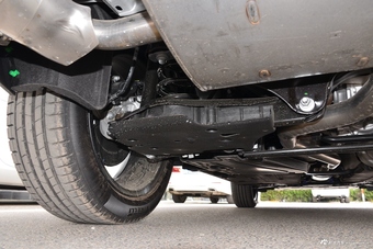 2019款沃尔沃XC40 2.0T四驱运动日暮水晶白T5