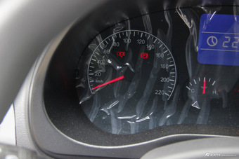 2015款瑞虎3 1.6L手动智尚周年运动版 钻石银