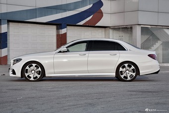 2017款奔驰E级2.0T自动 200 L 运动型 4MATIC