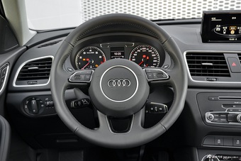 2017款奥迪Q3 1.4T自动30 TFSI时尚型