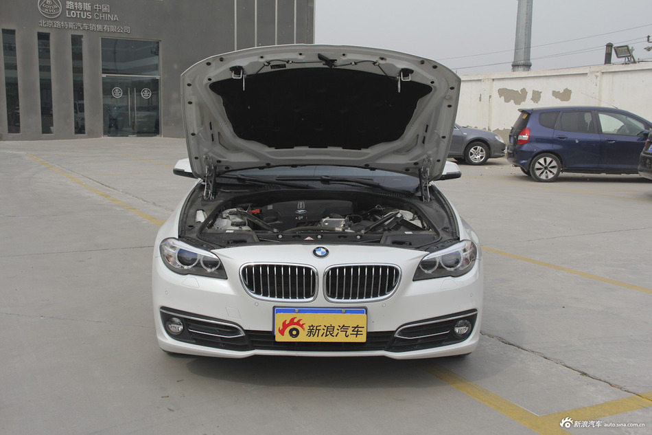 2017款宝马5系525Li 2.0T自动豪华设计套装 
