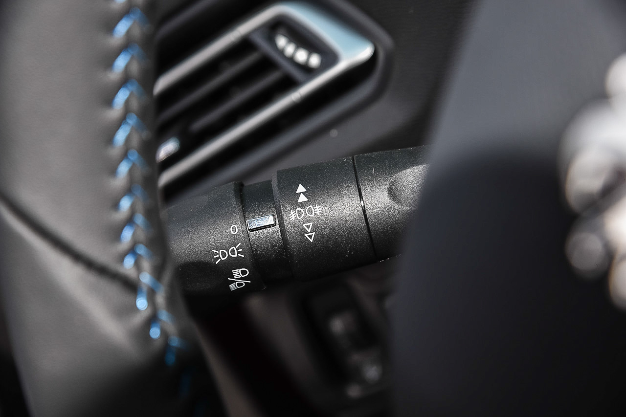 2016款标致308 1.2T自动豪华版