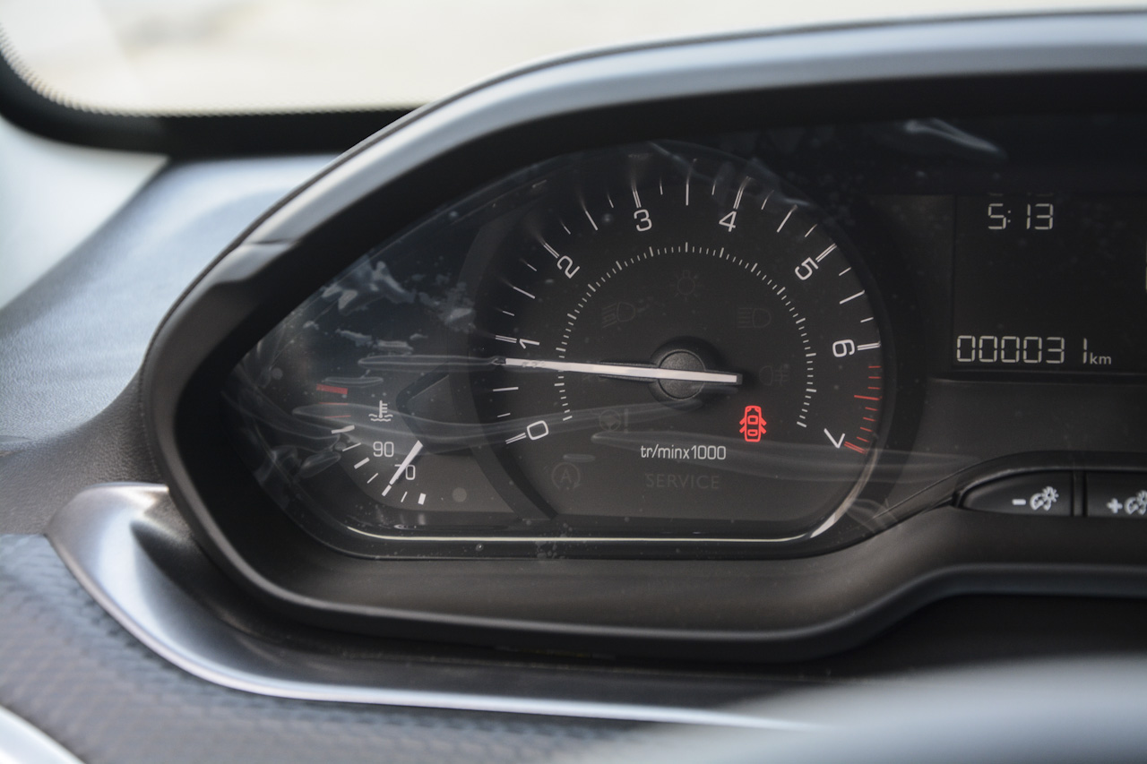 2018款标致2008 1.6L自动潮流版