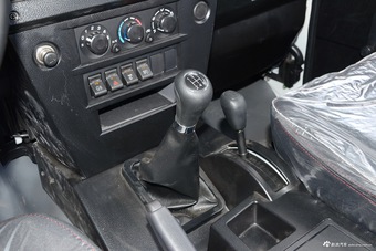 2016款战旗皮卡2.2L手动汽油双排豪华型4G22B