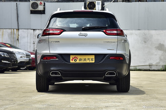 2016款自由光2.4L自动领先版 星光银