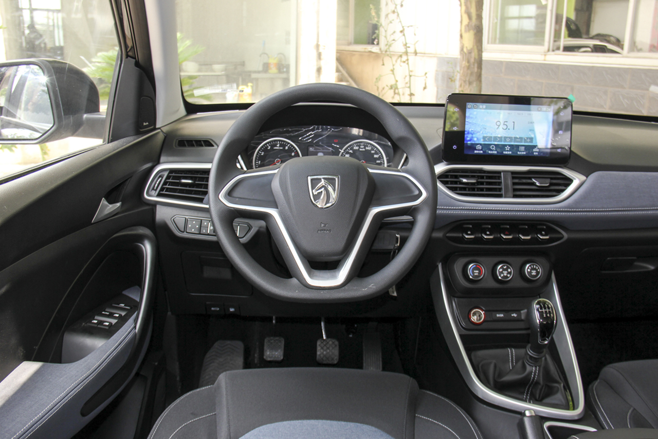 2018款宝骏530 1.5T手动豪华型