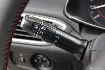 2016款艾瑞泽5 1.5L手动领潮版 俊逸白