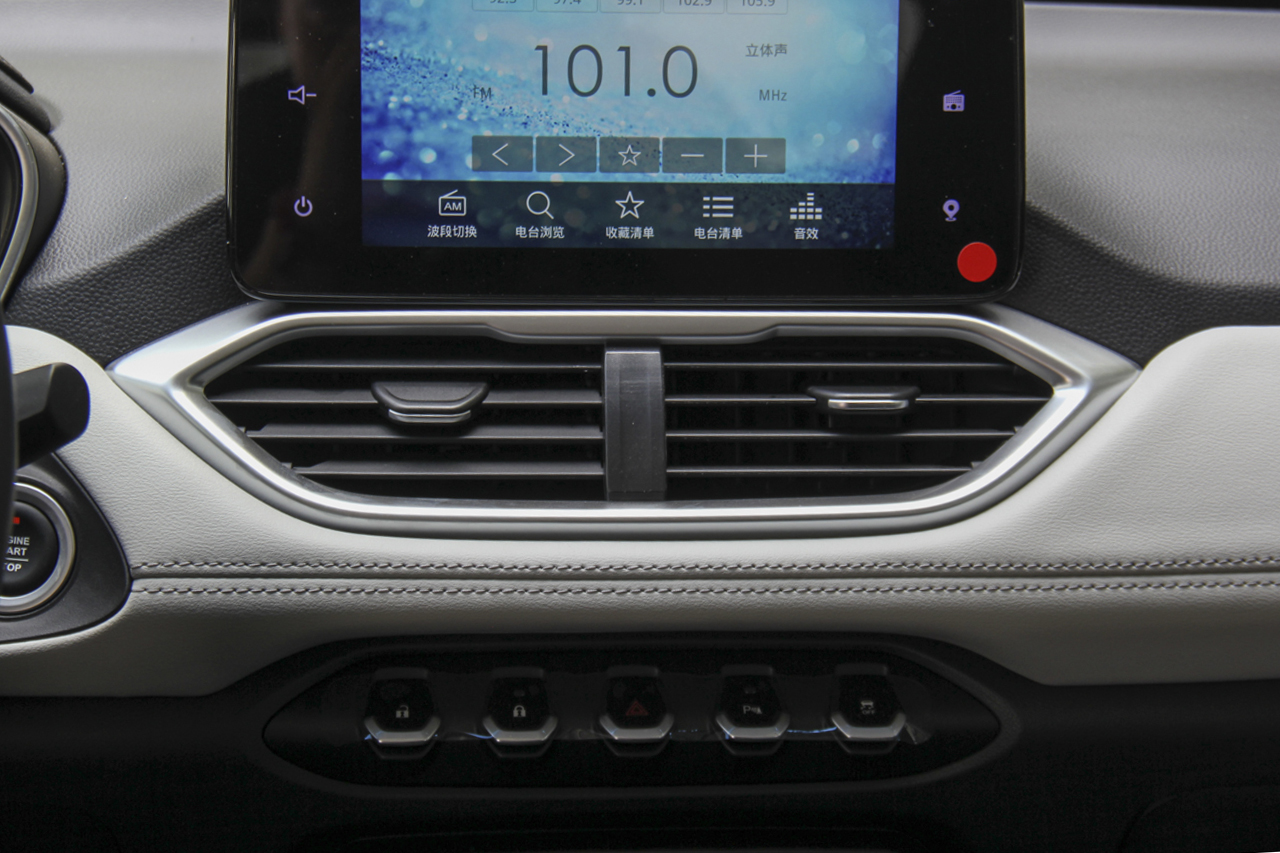 2018款宝骏530 1.5T手动尊贵型