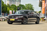 2016款众泰Z700 1.8T自动DCT豪华型 宝石红