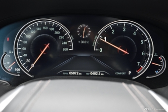 2018款宝马7系730Li 2.0T自动尊享型M运动套装