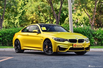 2017款宝马M4手动双门轿跑车