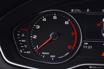 2017款奥迪A4L 2.0T自动40TFSI时尚型