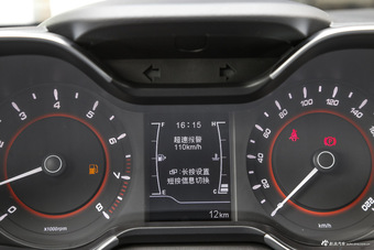 2016款艾瑞泽5 1.5L手动领锐版 秀色金