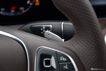 2016款奔驰E级2.0T自动E200L