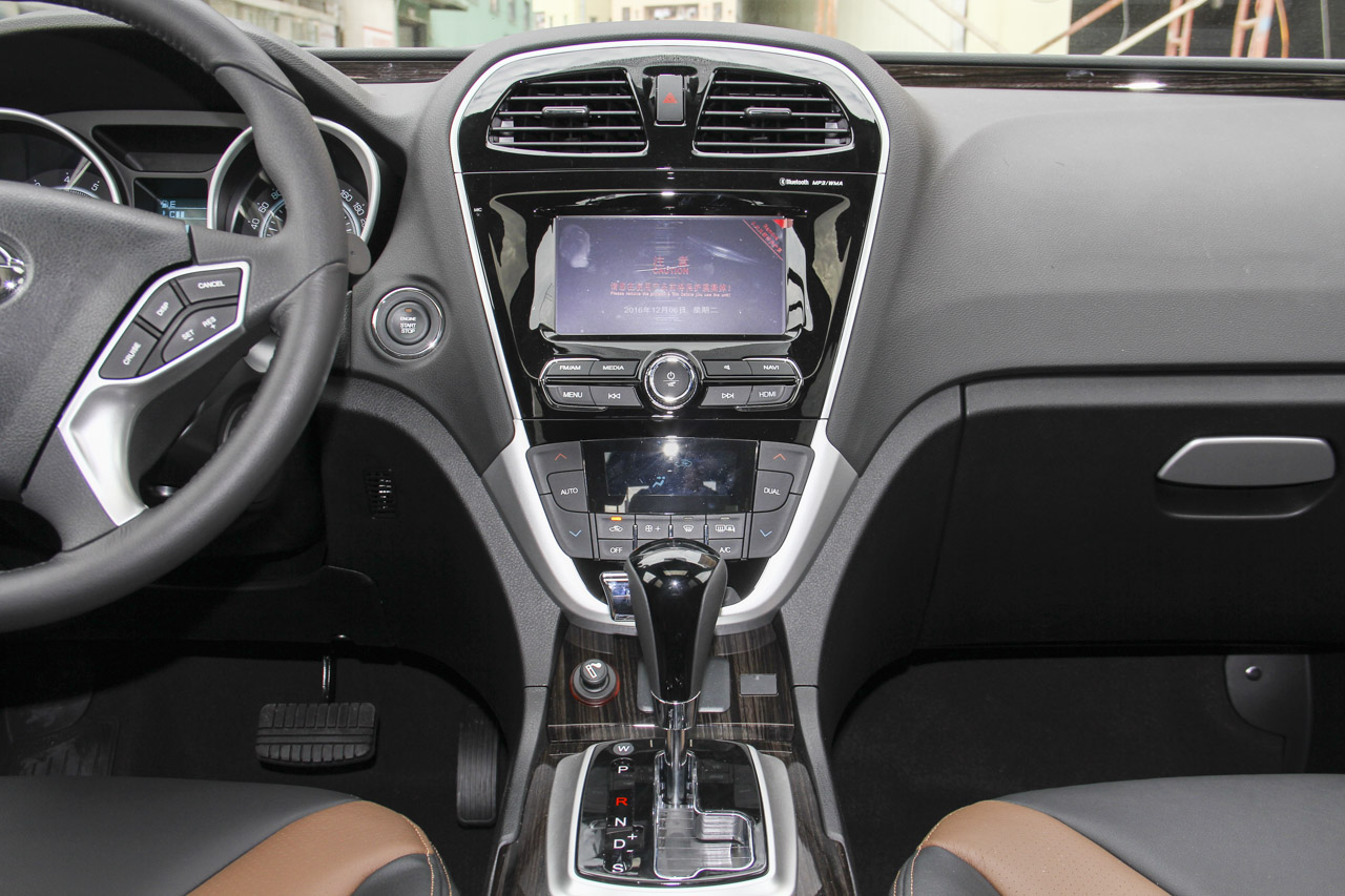 2016款传祺GS5 Super 1.8T自动四驱周年纪念版