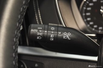 2018款荣威RX5 2.0T 30T自动两驱互联网黑金珍藏版