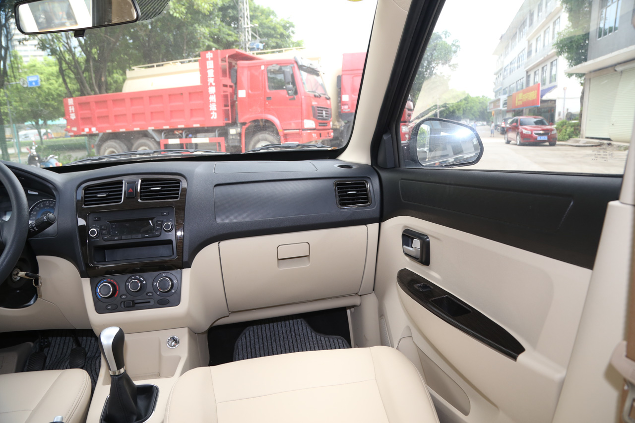 2016款风光370 1.5L手动标准型7座 摩卡棕