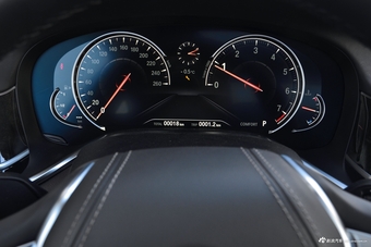 2018款宝马7系730Li 2.0T自动尊享型卓越套装