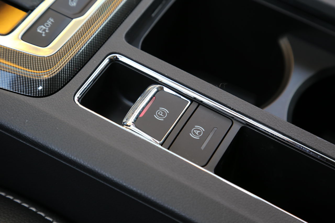 2017款锐腾2.0T 30T自动四驱旗舰版