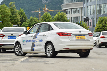 2015款福睿斯1.5L自动时尚型