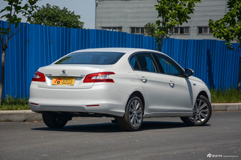 2015款东风标致408 1.2T自动豪华版