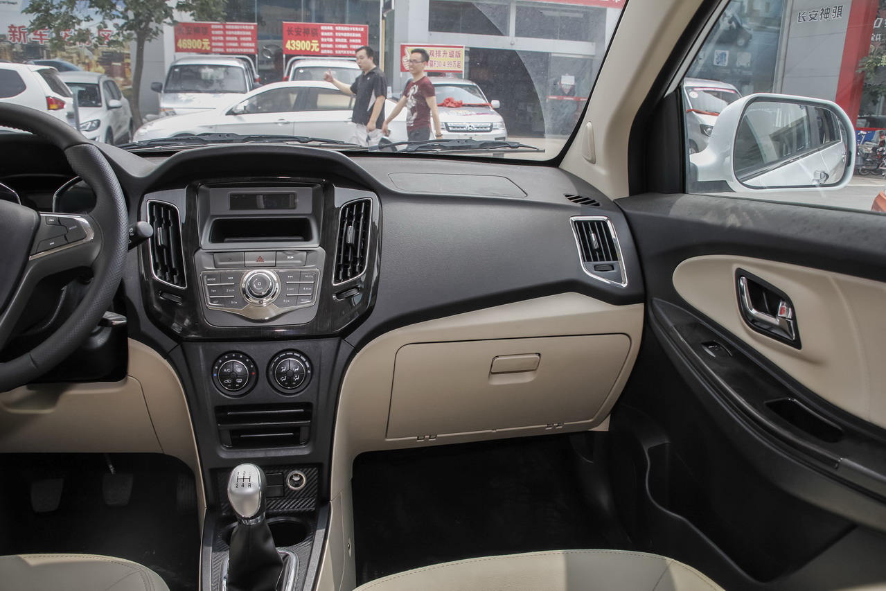 2016款英致G3 1.5L手动精英版