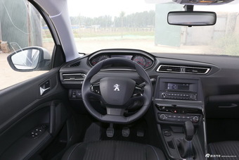 2018款标致308 1.6L手动时尚版