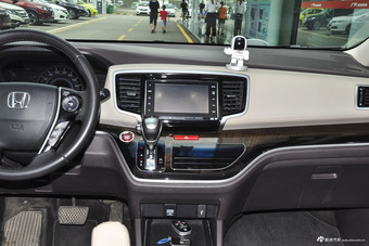 2015款 改款奥德赛2.4L自动至尊版