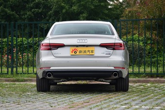2017款奥迪A4L 2.0T自动45TFSI quattro风尚型