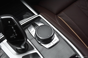 2018款宝马7系740Li 3.0T自动领先型M运动套装