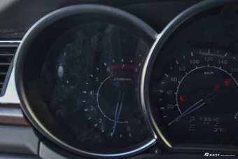 2015款众泰Z500 1.5T 自动尊贵型