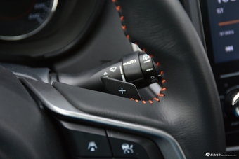 2018款斯巴鲁XV 2.0L自动全驱尊贵版EyeSight