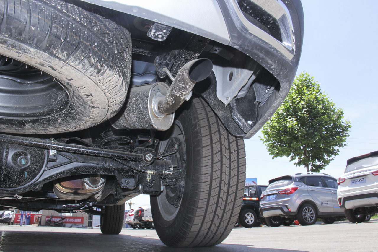 2018款陆风X8 1.8T手动汽油4X4豪华型