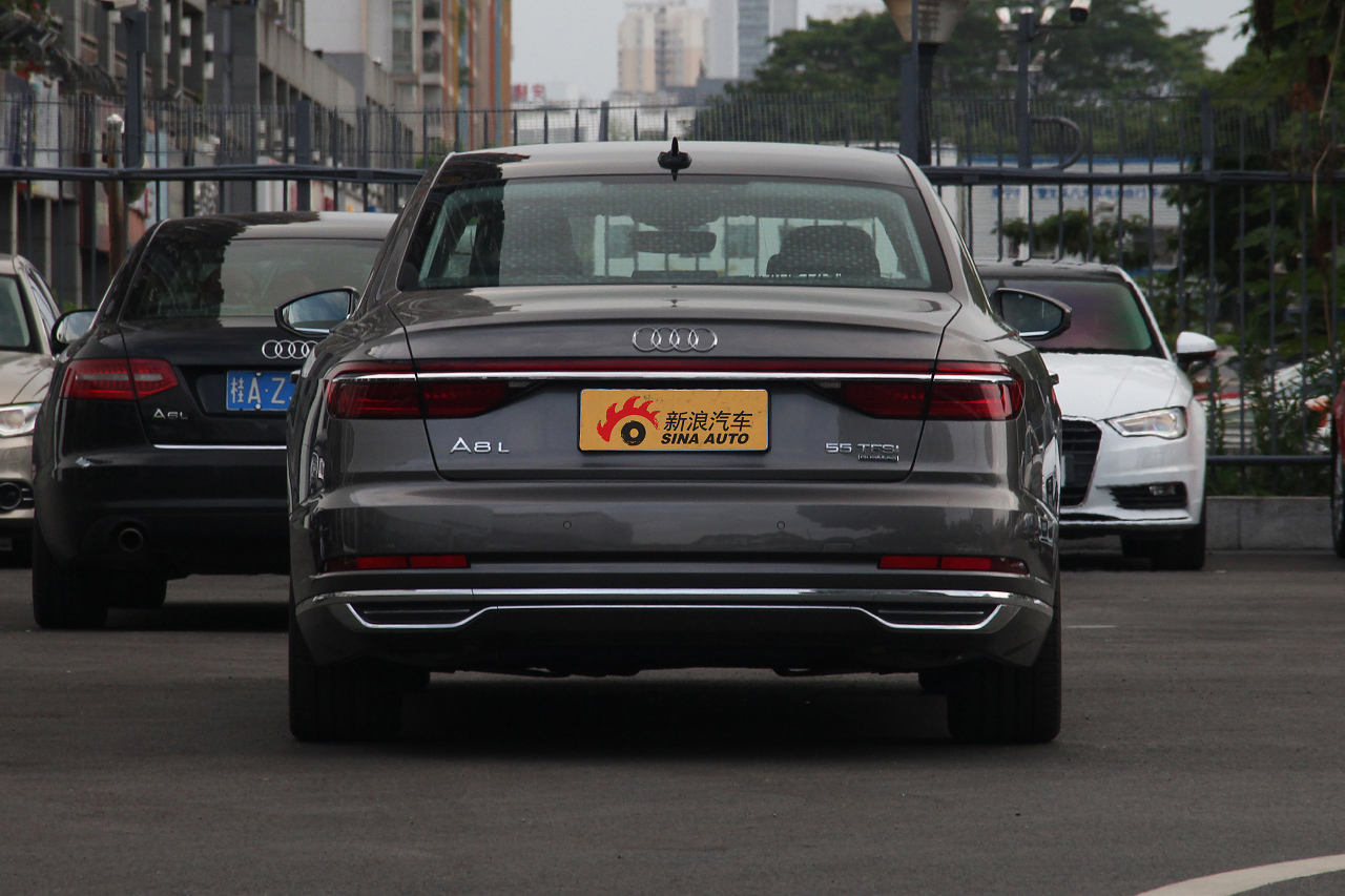 2018款奥迪A8L 3.0T自动55 TFSI quattro豪华型