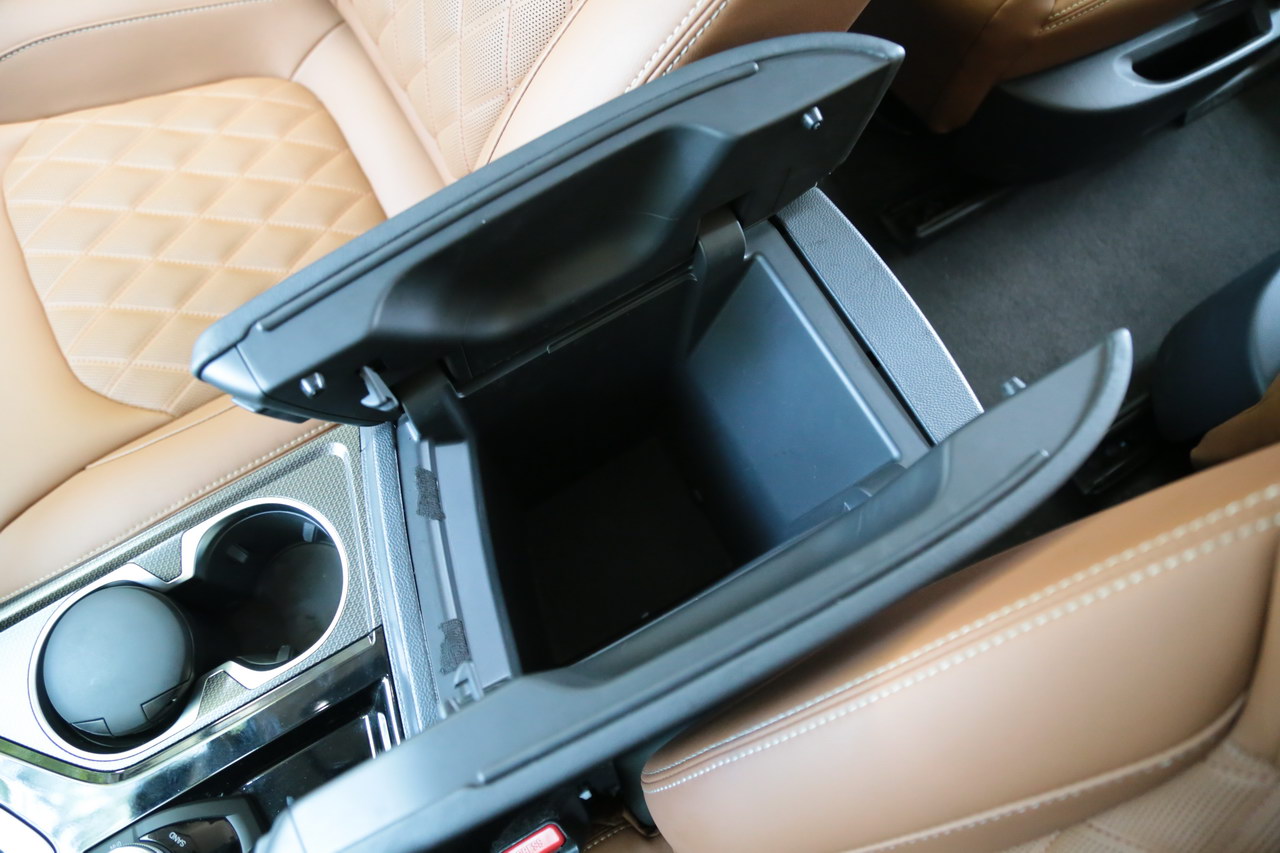 2017上汽大通D90 2.0TGI自动四驱高配版