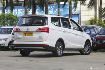 2017款宝骏730 1.5T自动风尚型7座