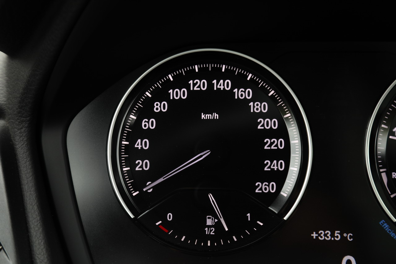 2018款宝马2系旅行车220i 2.0T自动豪华套装