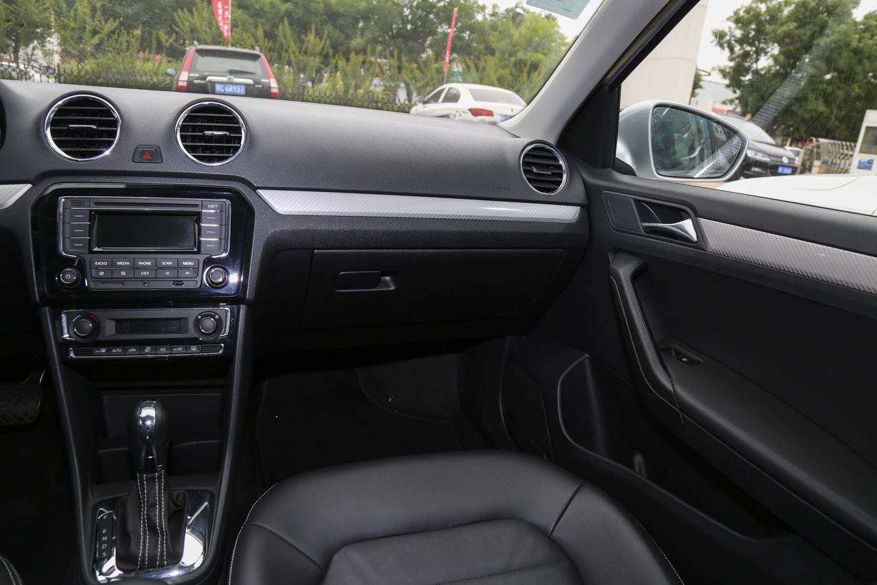 2015款捷达1.6L自动豪华型 闪光银