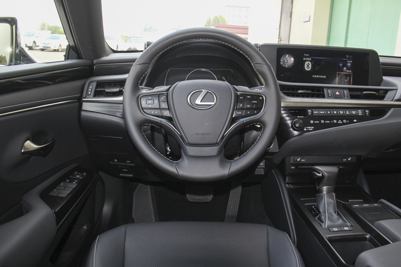 2018款雷克萨斯ES 2.5L自动300h卓越版