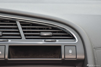 2018款标致3008 2.0L自动经典版