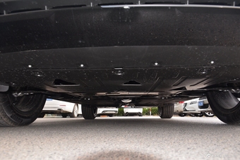 2019款沃尔沃XC40 2.0T四驱运动日暮水晶白T5