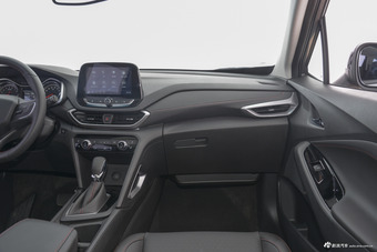 2018款雪佛兰1.3T自动耀享版Redline 530T(5+2款)