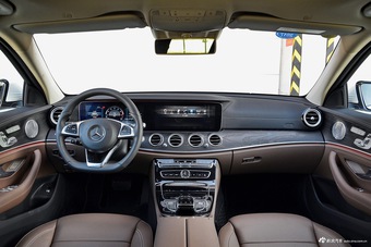 2017款奔驰E级2.0T自动 200 L 运动型 4MATIC图片