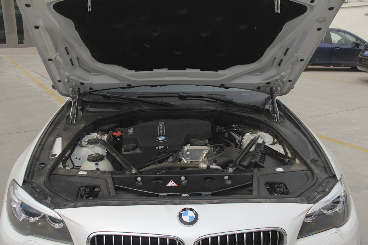 2017款宝马5系525Li 2.0T自动豪华设计套装 