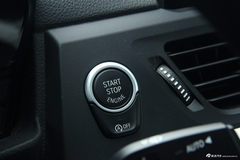 2017款宝马1系120i自动设计套装型 