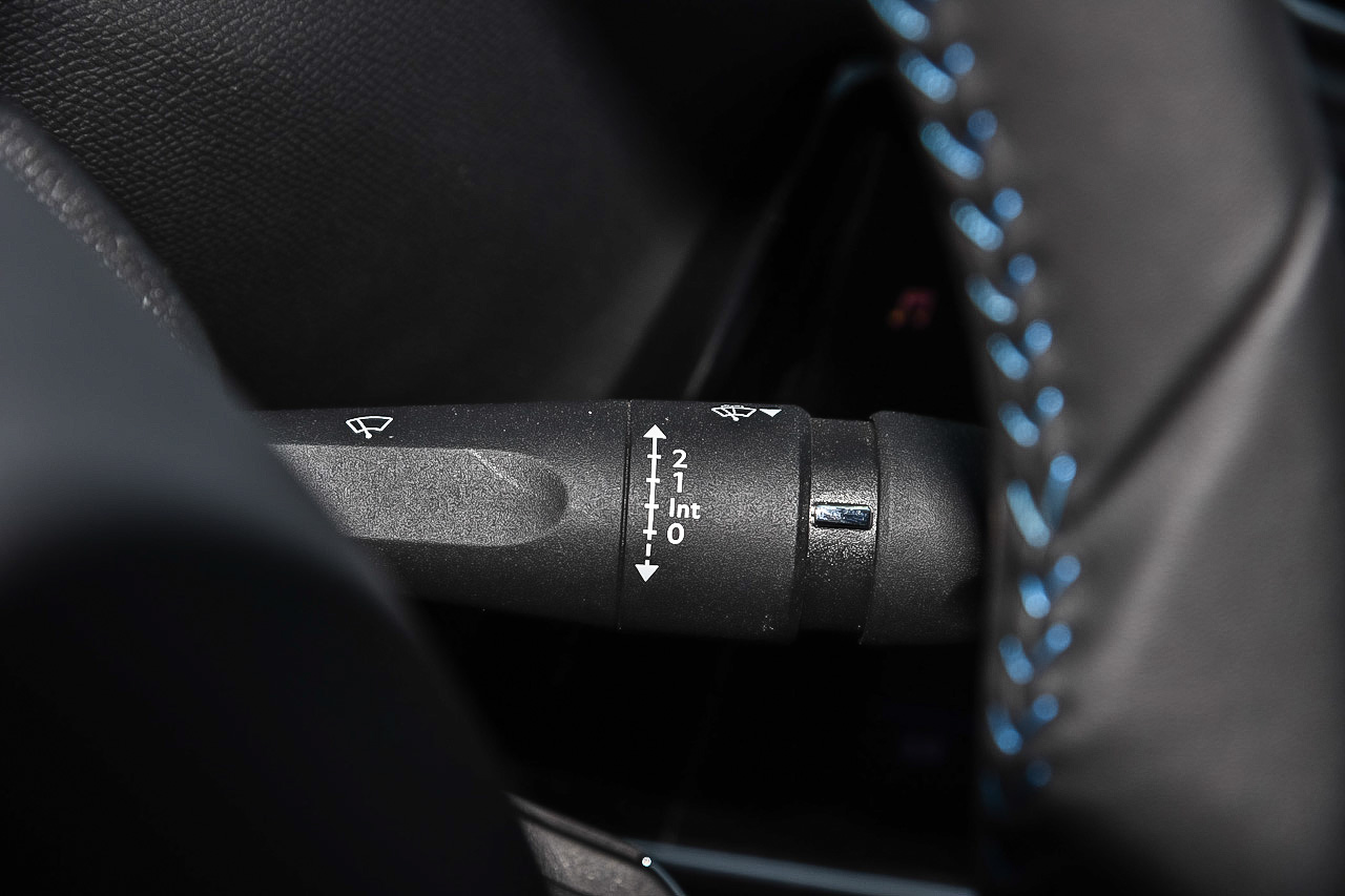 2016款标致308 1.2T自动豪华版