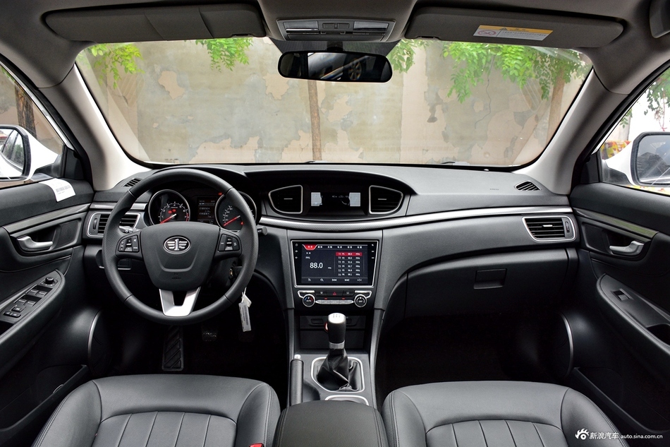 2019款奔腾B50 1.6L手动精英型